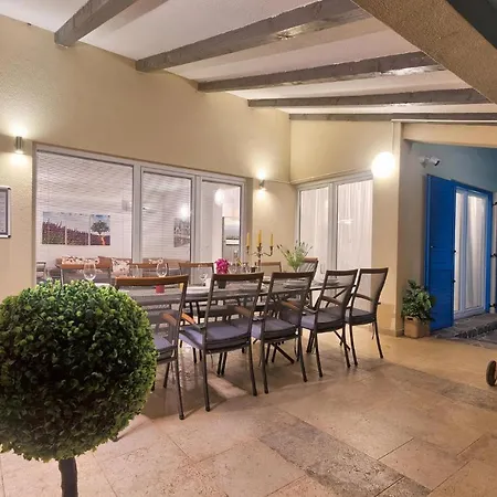 Holiday home 5 Bedroom Awesome In Naselje Muzini