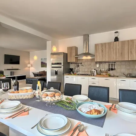 5 Bedroom Awesome In Naselje Muzini